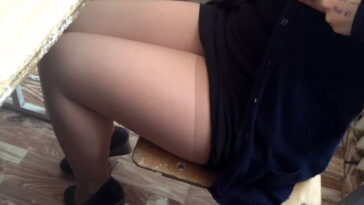 candid highschool pantyhose legs